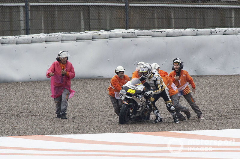 Alvaro Bautista, Angel Nieto Team after his crash