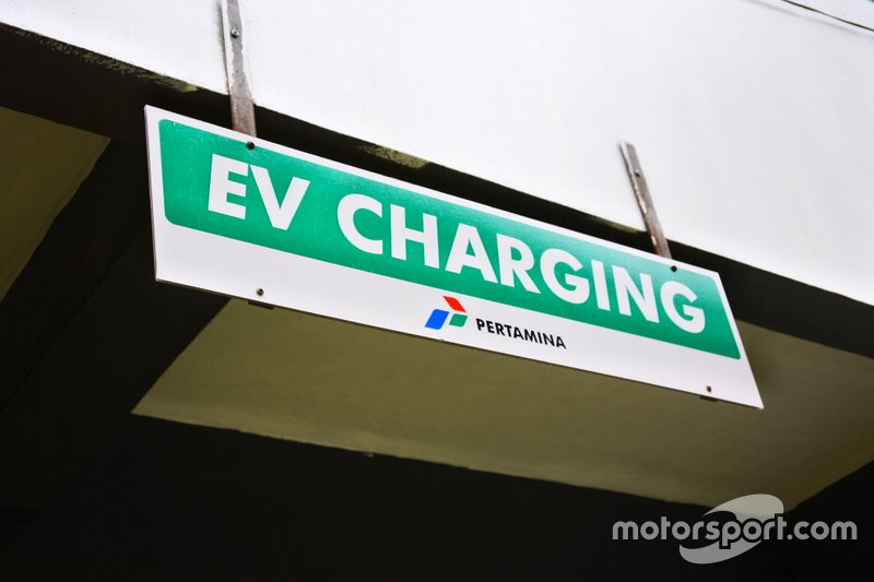 Papan EV Charging SPLU Kuningan, Jakarta Selatan