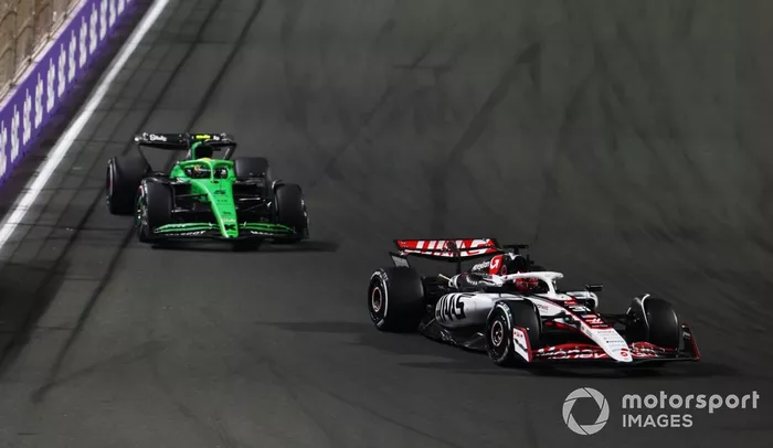 Esteban Ocon, Haas F1 Team, Gabriel Bortoleto, Sauber