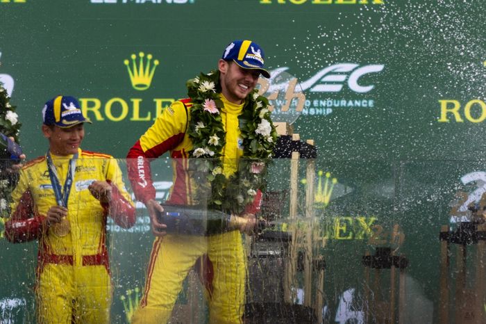  Podium: Race winner #83 AF Corse Ferrari 499P: Yifei Ye, Philip Hanson