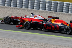 Sebastian Vettel, Scuderia Ferrari and Daniel Ricciardo, Red Bull Racing