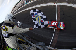 Kyle Busch, Joe Gibbs Racing Toyota takes the checkered flag