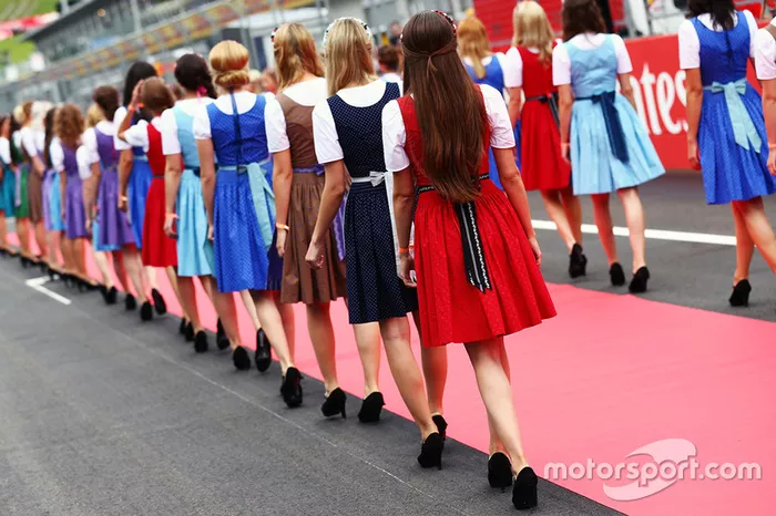 Formula Una girls