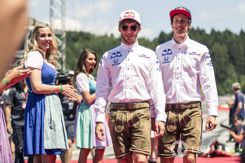 Pierre Gasly, Scuderia Toro Rosso and Brendon Hartley, Scuderia Toro Rosso on the drivers parade