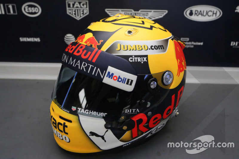 Шлем пилота Red Bull Racing Макса Ферстаппена в особой расцветке