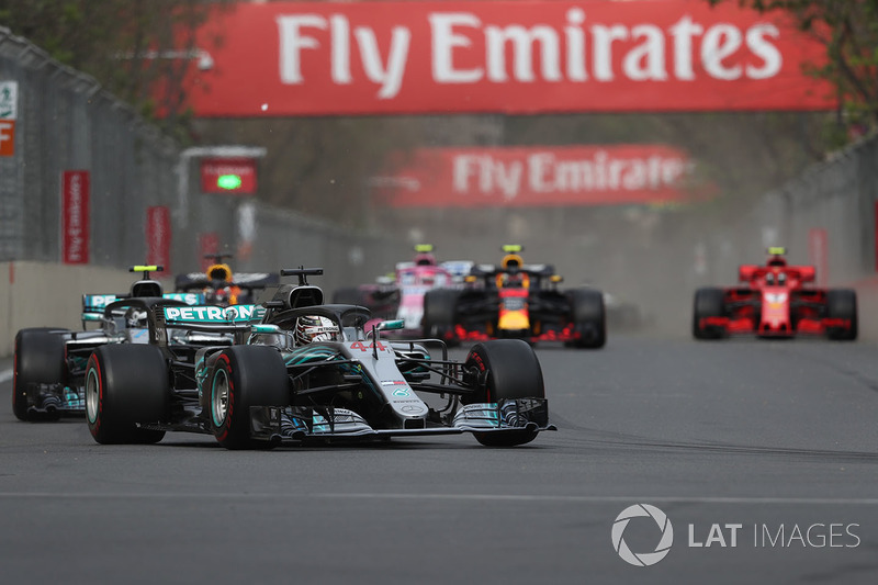 Lewis Hamilton, Mercedes-AMG F1 W09 EQ Power+ on lap one