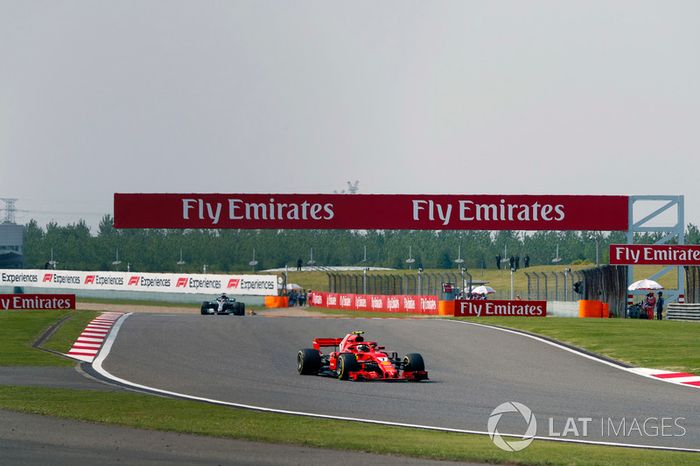 Kimi Raikkonen, Ferrari SF71H, Lewis Hamilton, Mercedes AMG F1 W09