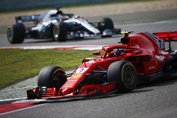 Кімі Райкконена, Ferrari SF71H, Льюіс Хемілтон, Mercedes AMG F1 W09