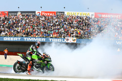 Race winner Tom Sykes, Kawasaki Racing