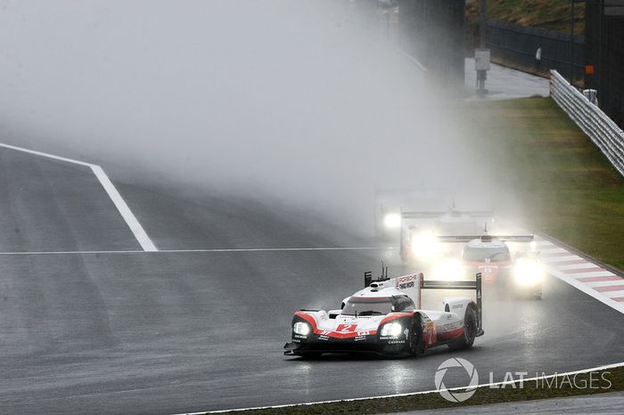 #2 Porsche Team Porsche 919 Hybrid: Timo Bernhard, Earl Bamber, Brendon Hartley, #8 Toyota Gazoo Racing Toyota TS050 Hybrid: Anthony Davidson, Sébastien Buemi, Kazuki Nakajima