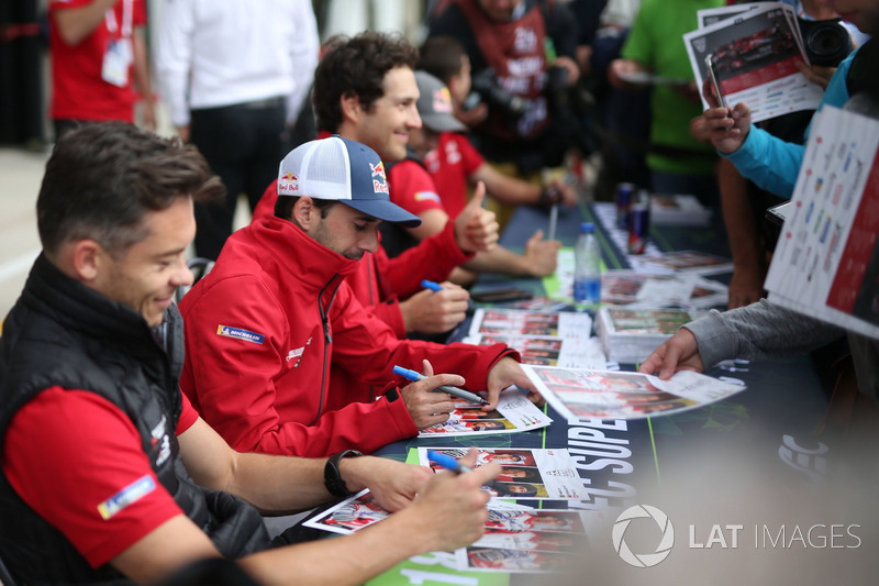 #1 Rebellion Racing Rebellion R-13: Andre Lotterer, Neel Jani, Bruno Senna