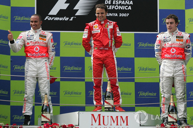 Il vincitore della gara Felipe Massa, Ferrari, il secondo classificato Lewis Hamilton, McLaren, il terzo classificato Fernando Alonso, McLaren