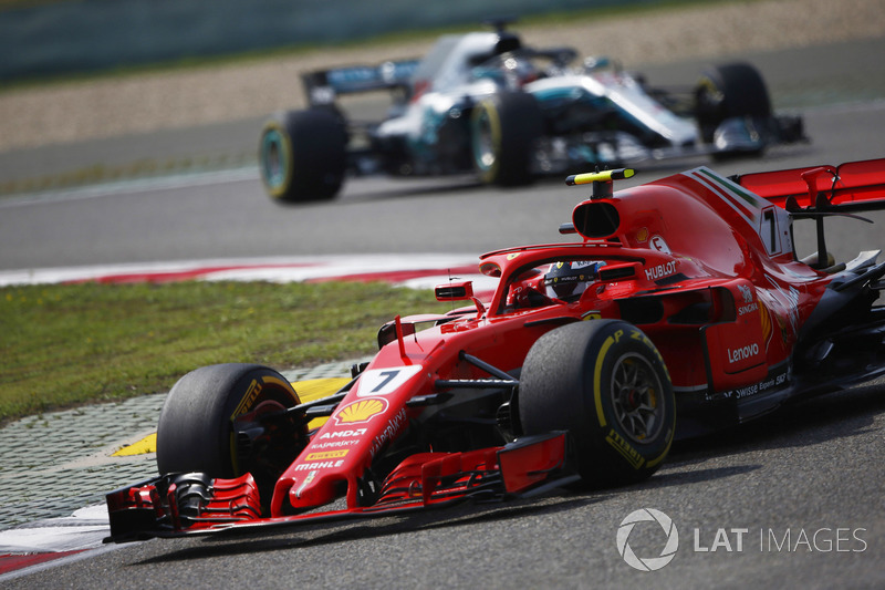 Kimi Raikkonen, Ferrari SF71H, Lewis Hamilton, Mercedes AMG F1 W09