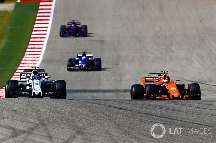 Stoffel Vandoorne, McLaren MCL32, Lance Stroll, Williams FW40