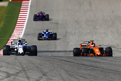 Stoffel Vandoorne, McLaren MCL32, Lance Stroll, Williams FW40