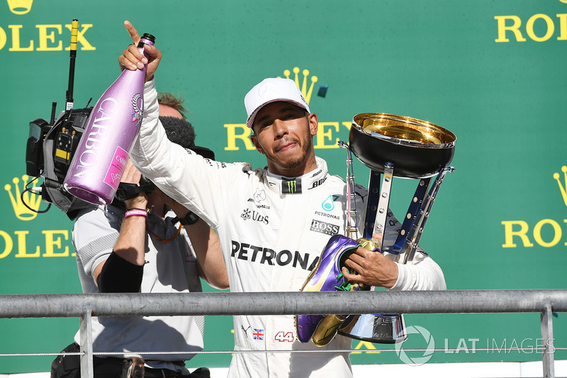Podio: ganador de la carrera Lewis Hamilton, Mercedes AMG F1 celebra
