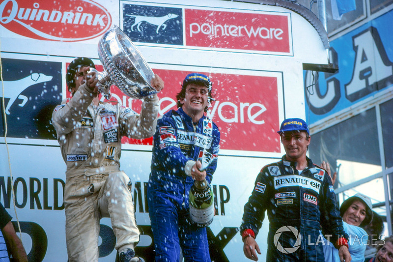 Podium: race winner Alain Prost, Renault, second place Carlos Reutemann, Williams, third place René Arnoux, Renault