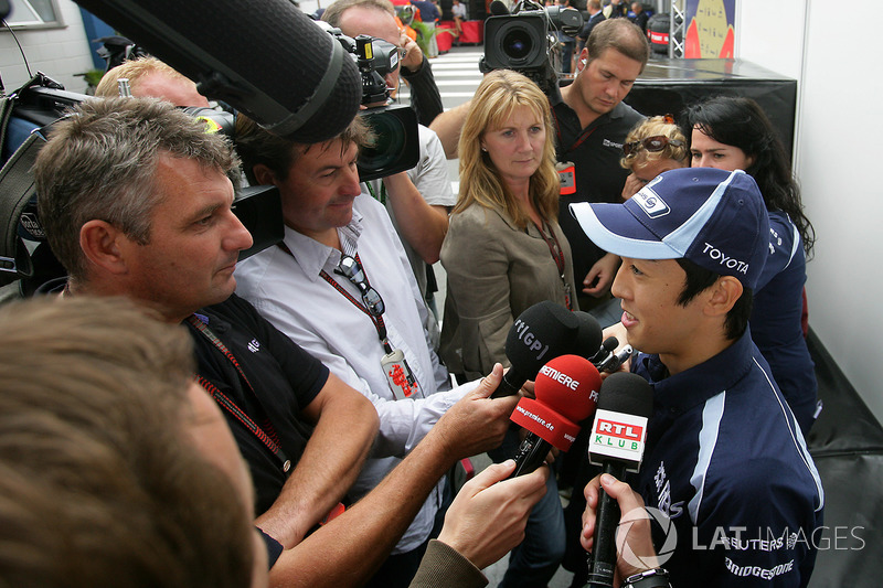 Kazuki Nakajima, Williams FW29 avec les médias