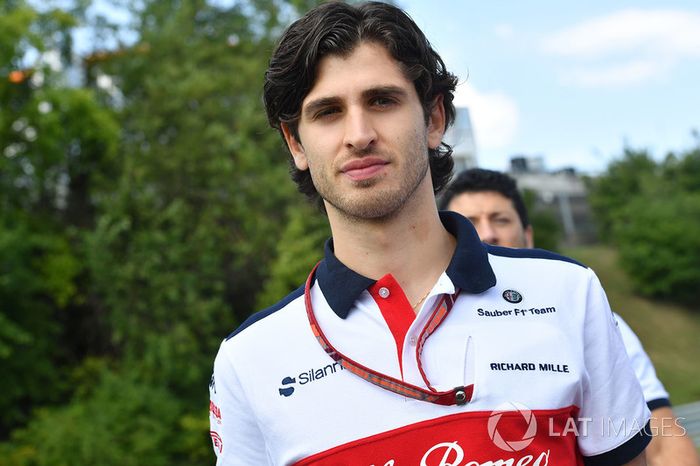Antonio Giovinazzi, Sauber, recorre la pista