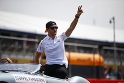 Stoffel Vandoorne, McLaren, nella drivers parade