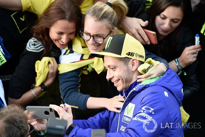 Valentino Rossi, Yamaha Factory Racing con sus fans