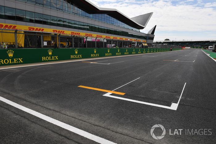 Recta principal y parrilla