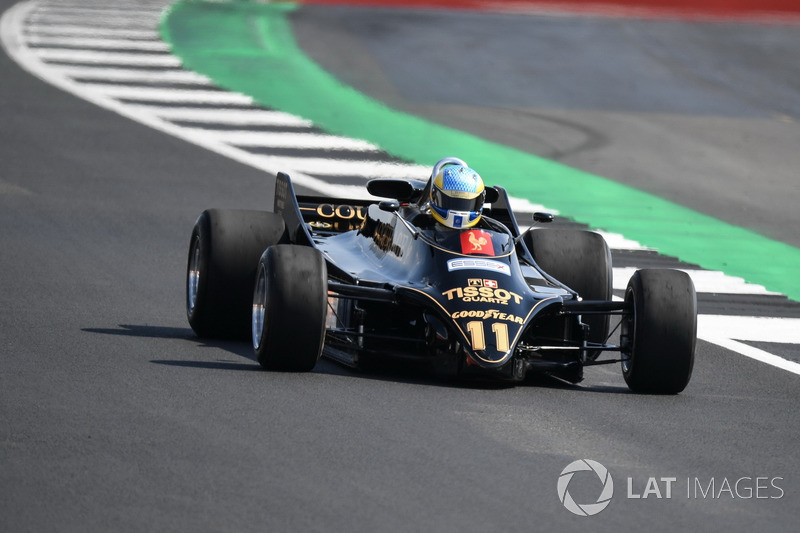 Lotus 88 на параді до 70-річчя Сільверстоуна