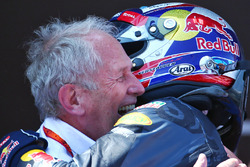 (L to R): Race winner Max Verstappen, Red Bull Racing celebrates with Dr Helmut Marko, Red Bull Moto
