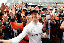 Nico Rosberg, Mercedes AMG F1 met fans