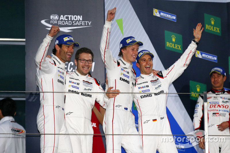 #1 Porsche Team Porsche 919 Hybrid: Timo Bernhard, Mark Webber, Brendon Hartley, bersama Andreas Seidl,