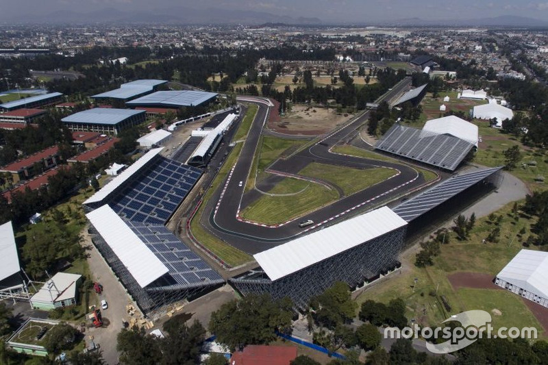 Arbeiten am Autodromo Hermanos Rodríguez in Mexiko