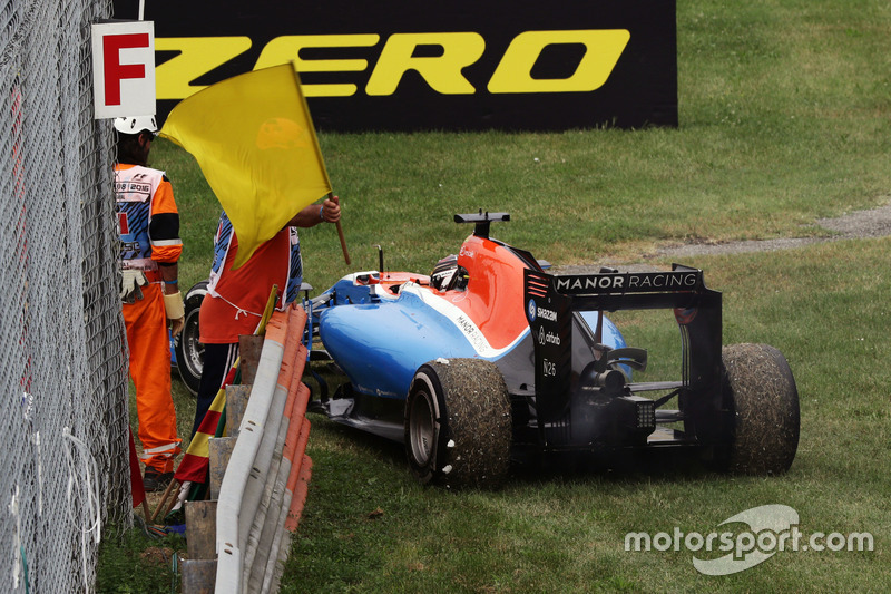 Pascal Wehrlein, Manor Racing MRT05 retired from the race