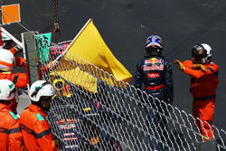 Max Verstappen, Red Bull Racing RB12 va a sbattere in qualifica
