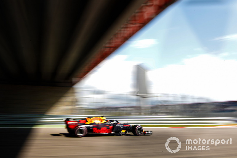 19: Макс Ферстаппен*, Red Bull Racing RB14, без часу