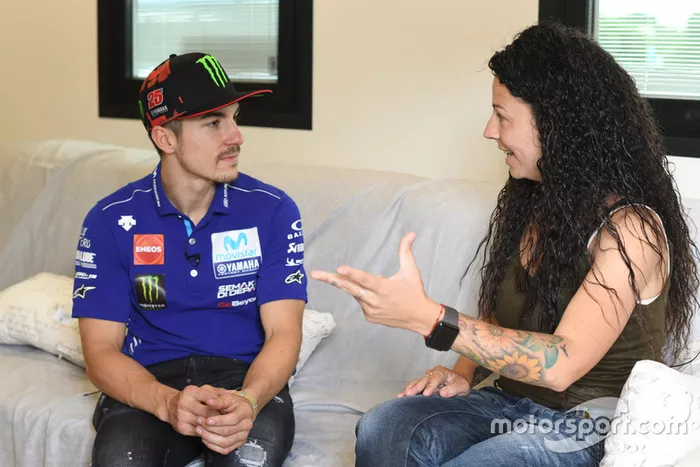Maverick Viñales, Yamaha; Marta Caparrós, CEO de AUssieYouTOO