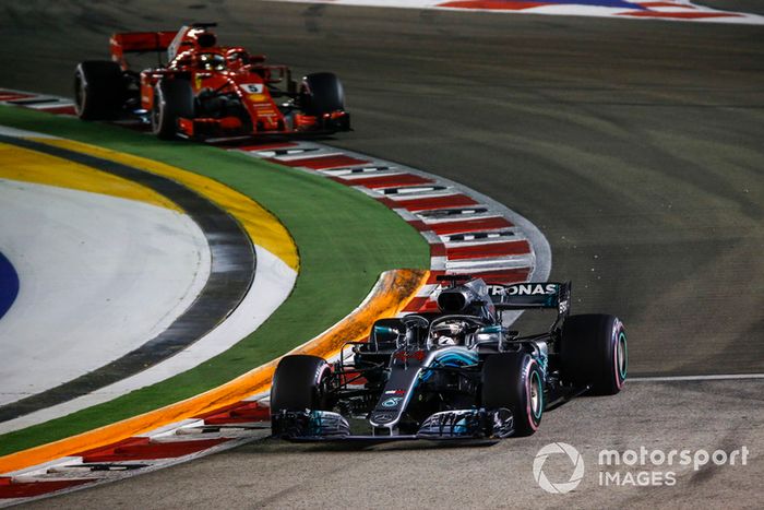 Lewis Hamilton, Mercedes AMG F1 W09 EQ Power+ and Sebastian Vettel, Ferrari SF71H 