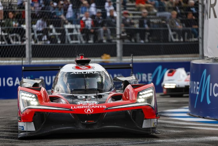 #93 Acura Meyer Shank Racing w/Curb Agajanian Acura ARX-06: Renger Van Der Zande, Nick Yelloly