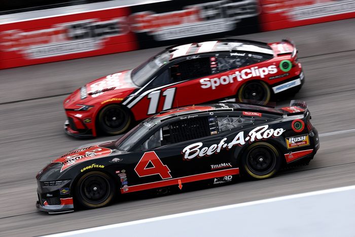 Noah Gragson, Front Row Motorsports Ford, Denny Hamlin, Joe Gibbs Racing Toyota