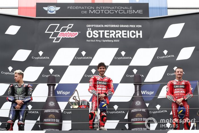 Podio: ganador Francesco Bagnaia, Ducati Team, segundo lugar Fabio Quartararo, Yamaha Factory Racing, tercer lugar Jack Miller, Ducati Team
