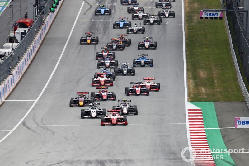 Salida de la carrera 3 de la FIA F3 2021 en Red Bull Ring