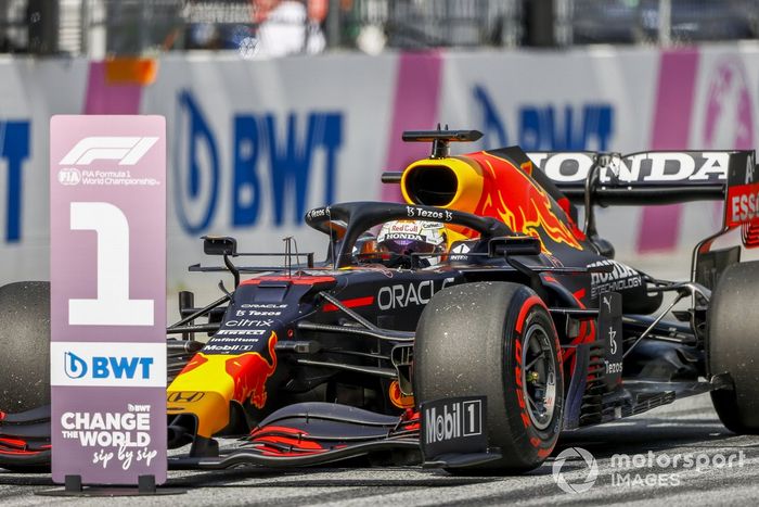 Ganador de la pole  Max Verstappen, Red Bull Racing, en Parc Ferme
