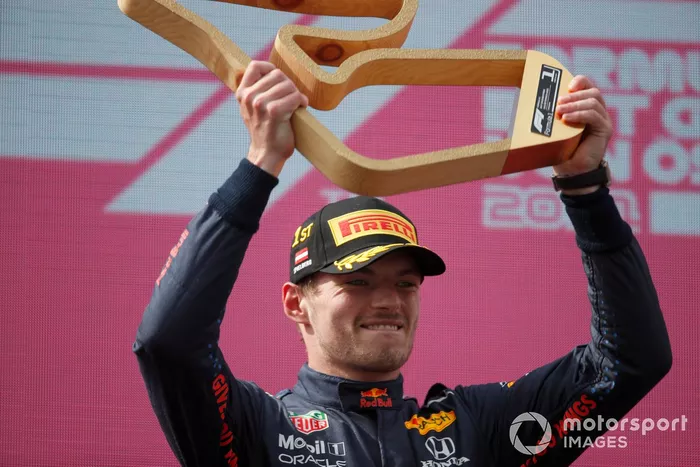 Podio: ganador Max Verstappen, Red Bull Racing