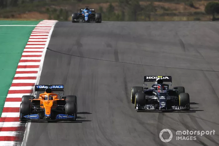 Daniel Ricciardo, McLaren MCL35M, Pierre Gasly, AlphaTauri AT02