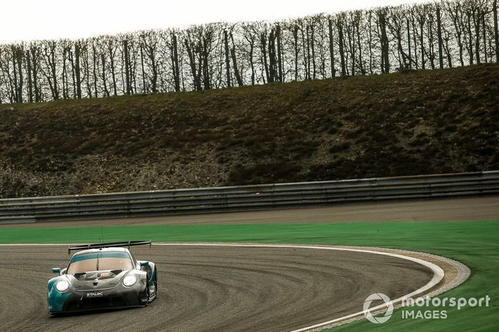 #88 Dempsey-Proton Racing Porsche 911 RSR - 19: Andrew Haryanto, Marco Seefried, Alessio Picariello 