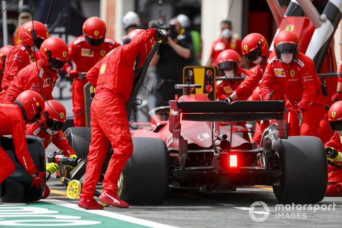 Charles Leclerc, Ferrari SF21, Pit stop