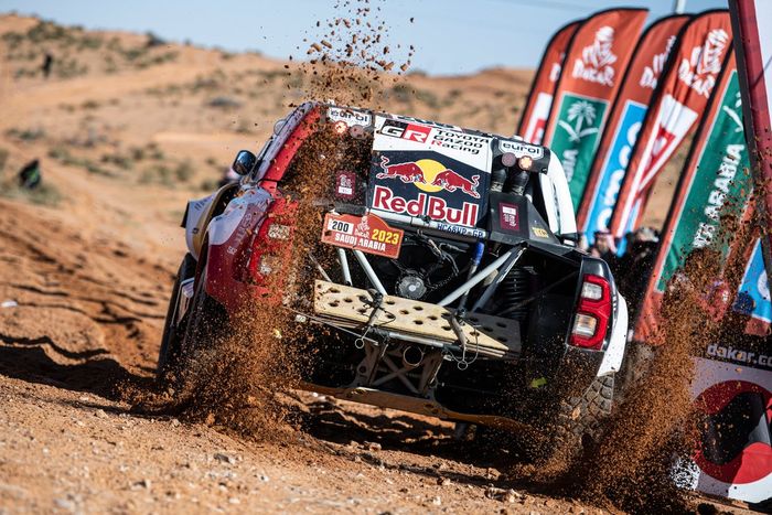 #200 Toyota Gazoo Racing Toyota: Nasser Al-Attiyah, Mathieu Baumel