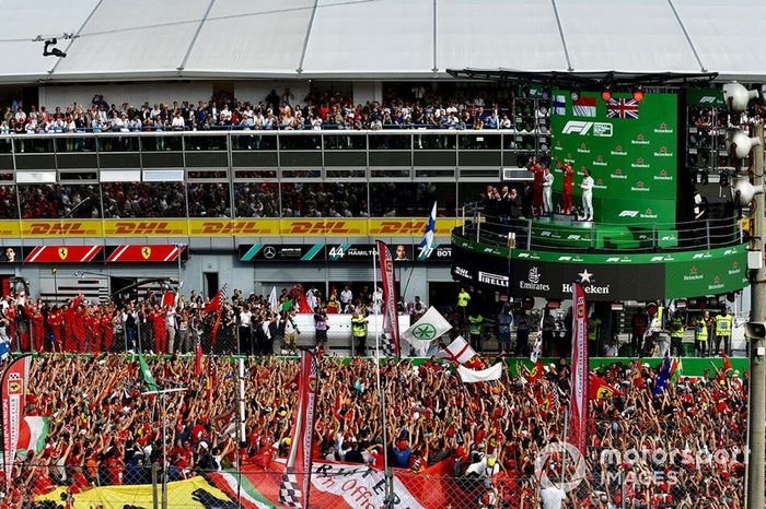 Podio: segundo lugar Valtteri Bottas, Mercedes AMG F1, el ganador de la carrera Charles Leclerc, Ferrari y el tercer lugar Hamilton, Mercedes AMG F1