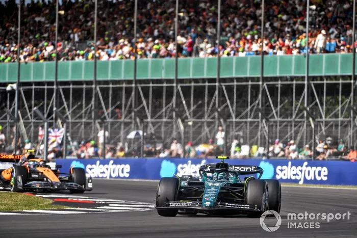 Fernando Alonso, Aston Martin AMR23, Lando Norris, McLaren MCL60
