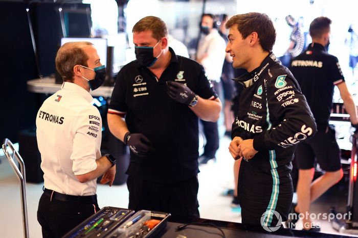 George Russell, Mercedes con mecánicos 