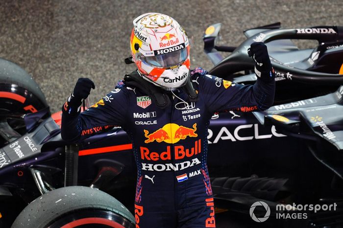 Ganador de la pole, Max Verstappen, de Red Bull Racing, celebra